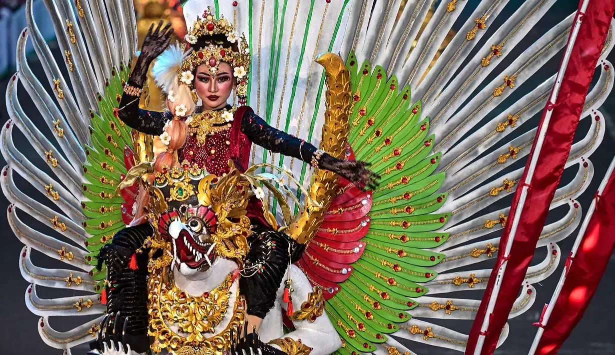 Fanned wings and gold detailing at Jember Fashion Carnaval 2026.