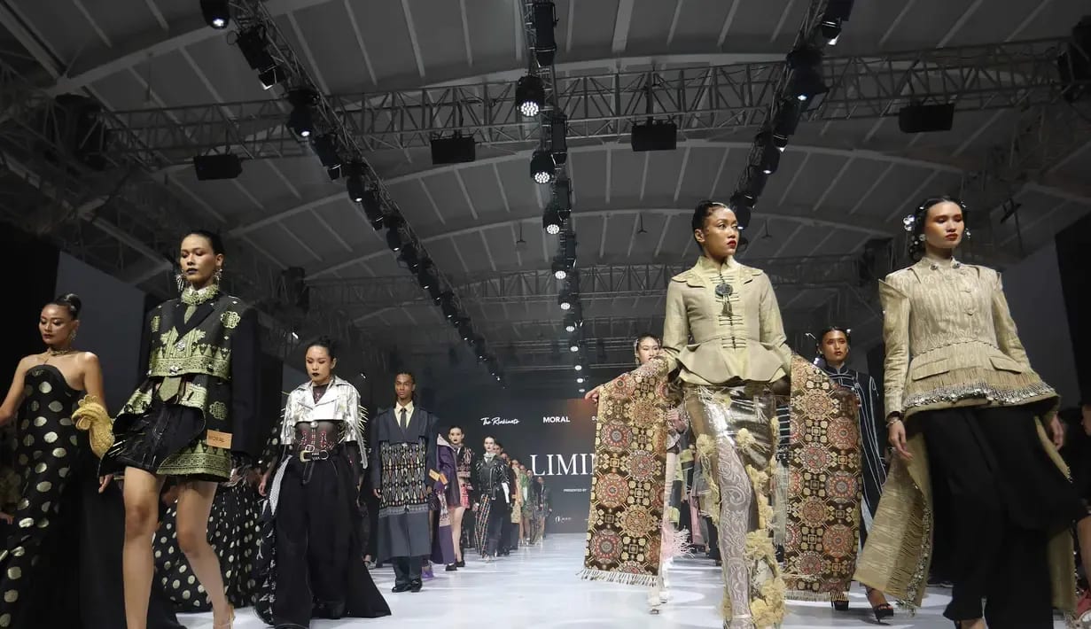 Woven tenun on the runway during the four-designer tenun show at Jakarta Fashion Week 2026.