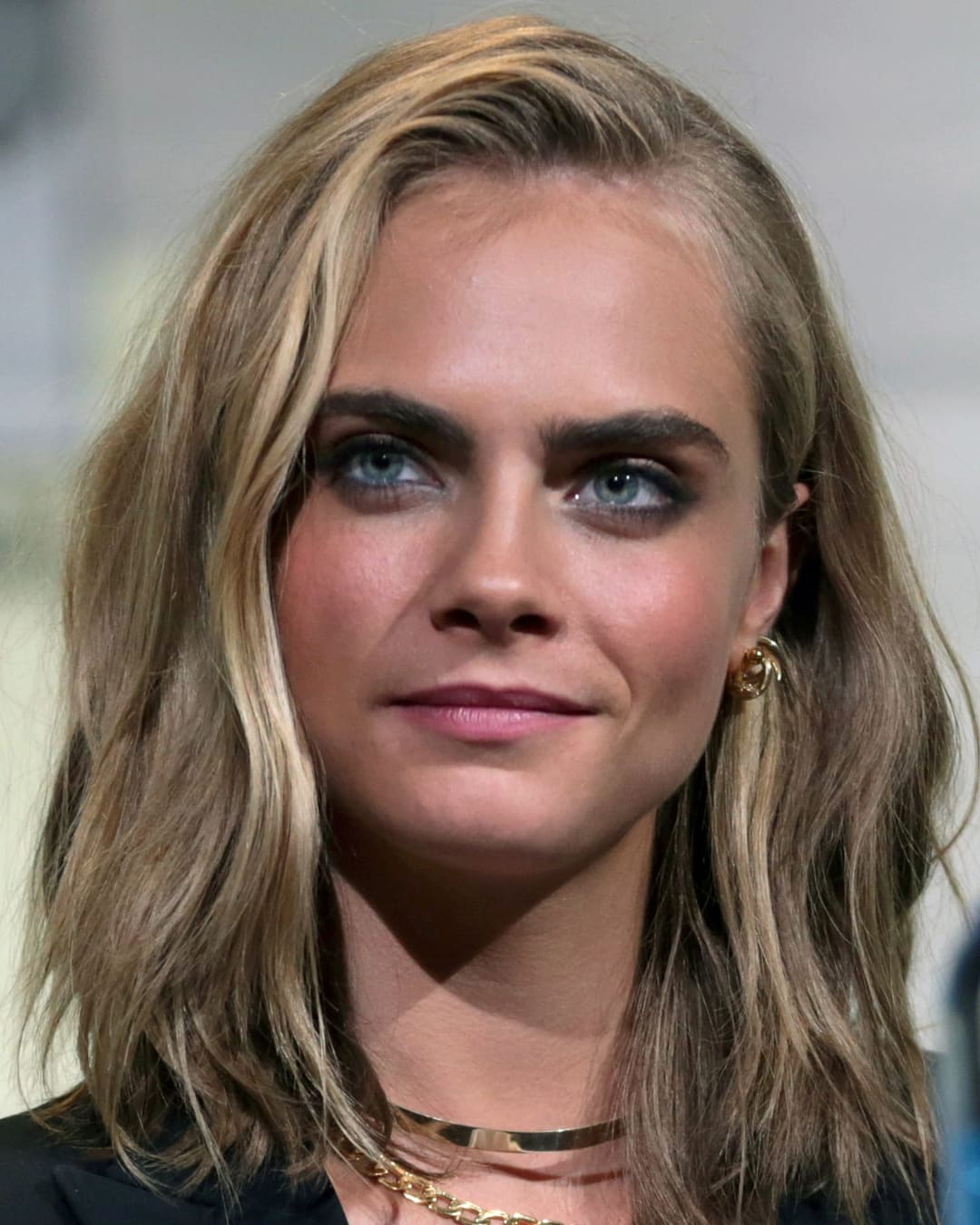 Cara Delevingne — portrait